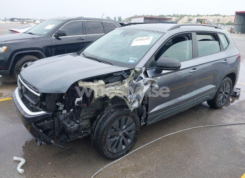 Photo 2 of 2022 Volkswagen Taos 1.5T S (VIN 3VVCX7B25NM051192)