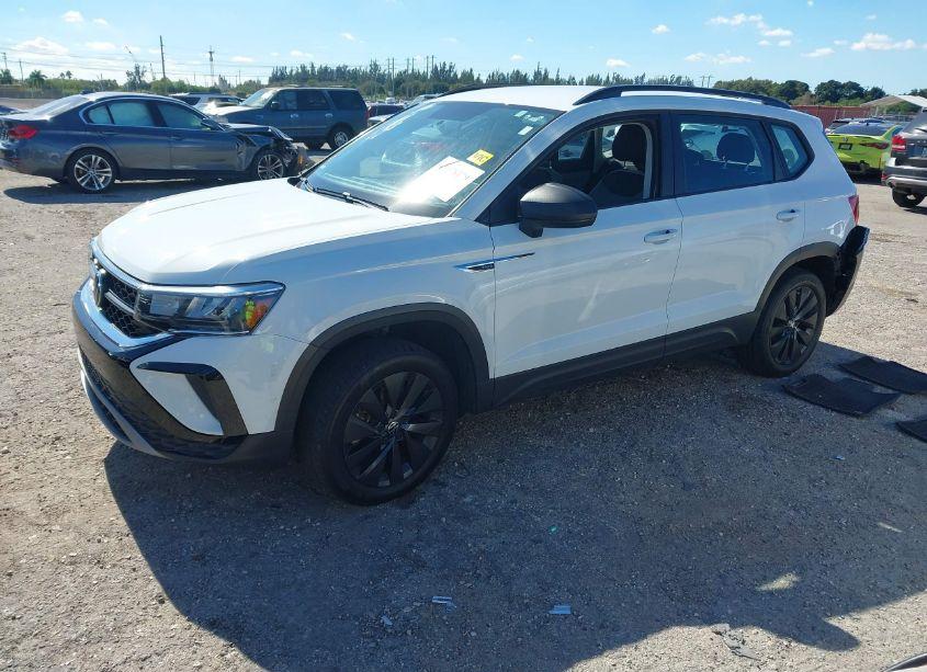 Photo 2 of 2022 Volkswagen Taos 1.5T S (VIN 3VVCX7B25NM078666)