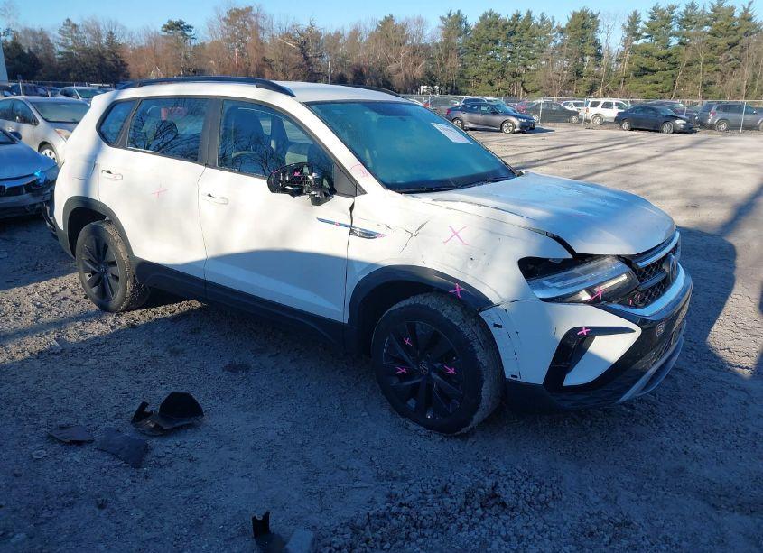 2022 Volkswagen Taos 1.5T S (VIN 3VVCX7B26NM001739) main photo