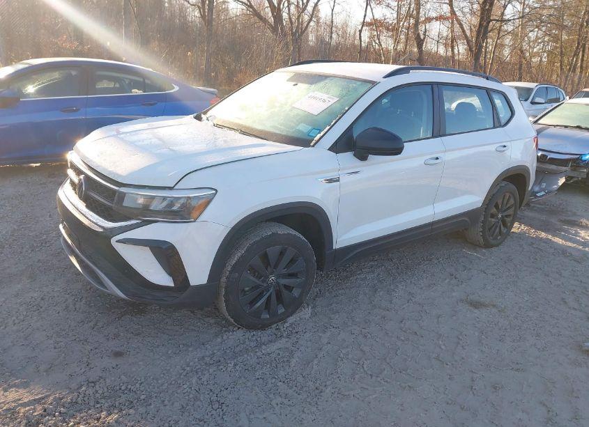 Photo 2 of 2022 Volkswagen Taos 1.5T S (VIN 3VVCX7B26NM001739)