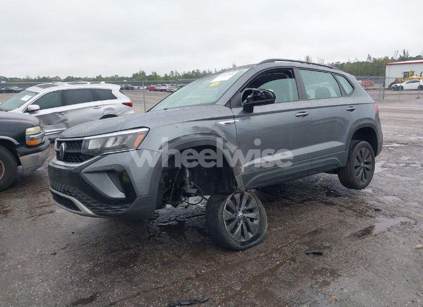 Photo 2 of 2022 Volkswagen Taos 1.5T S (VIN 3VVCX7B28NM066267)