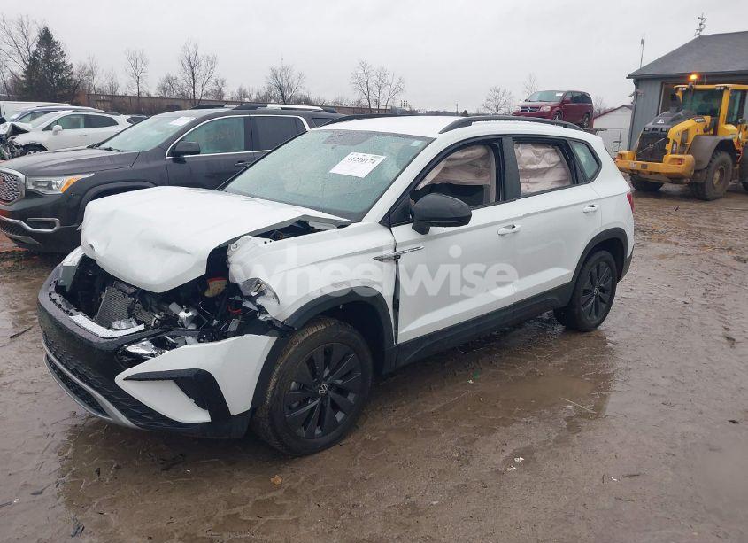 Photo 2 of 2022 Volkswagen Taos 1.5T S (VIN 3VVCX7B2XNM013053)