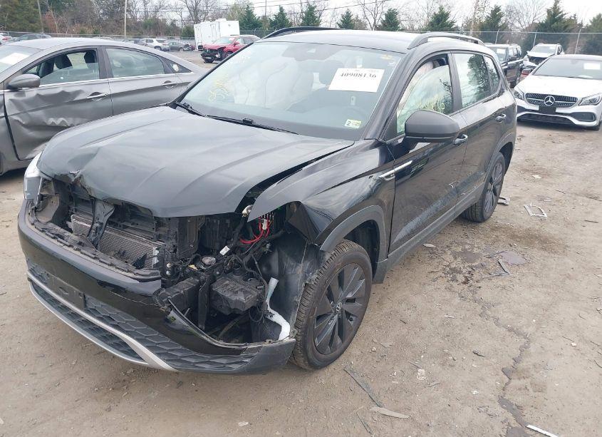 Photo 2 of 2022 Volkswagen Taos 1.5T S (VIN 3VVDX7B20NM048950)