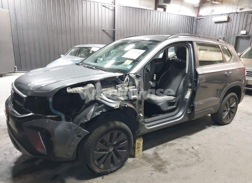 Photo 6 of 2022 Volkswagen Taos 1.5T S (VIN 3VVDX7B22NM003413)