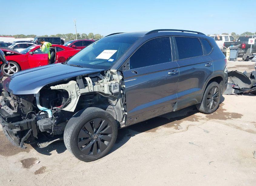 Photo 2 of 2022 Volkswagen Taos 1.5T S (VIN 3VVDX7B23NM011939)