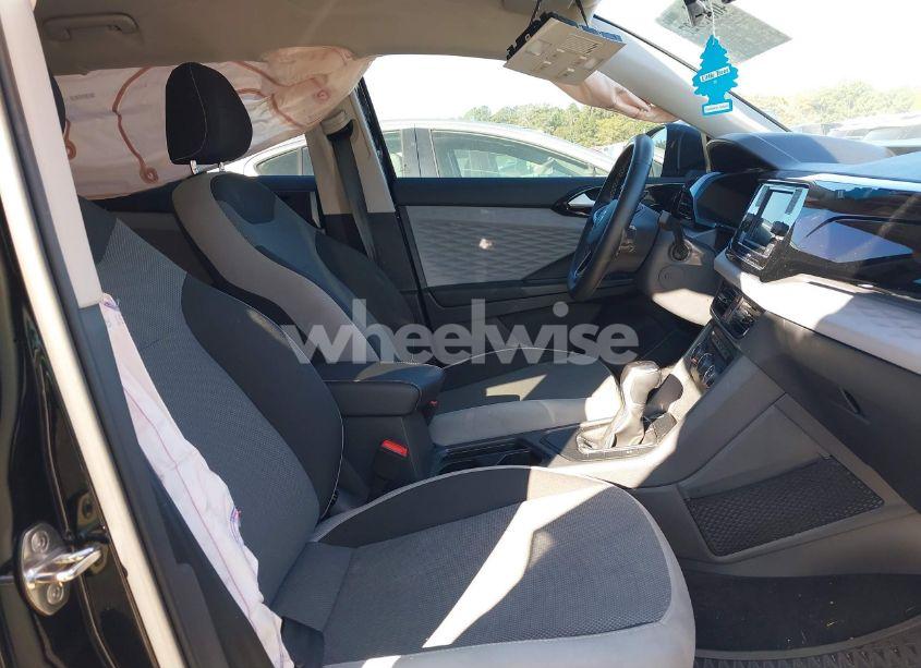 Photo 5 of 2022 Volkswagen Taos 1.5T S (VIN 3VVDX7B24NM002814)