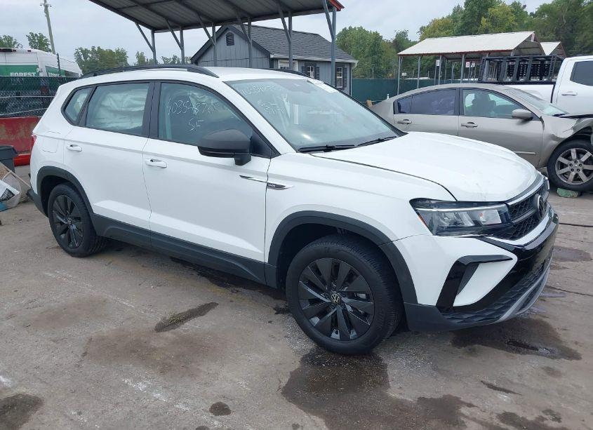 2022 Volkswagen Taos 1.5T S (VIN 3VVDX7B26NM022482) main photo