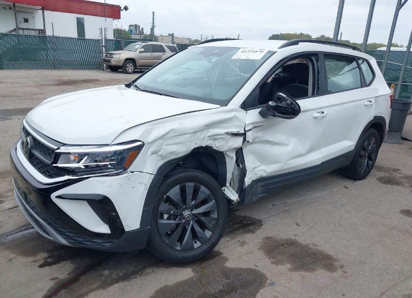 Photo 2 of 2022 Volkswagen Taos 1.5T S (VIN 3VVDX7B26NM022482)