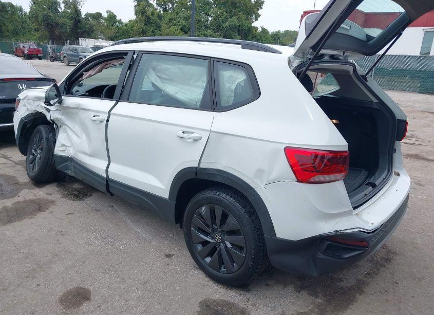 Photo 3 of 2022 Volkswagen Taos 1.5T S (VIN 3VVDX7B26NM022482)