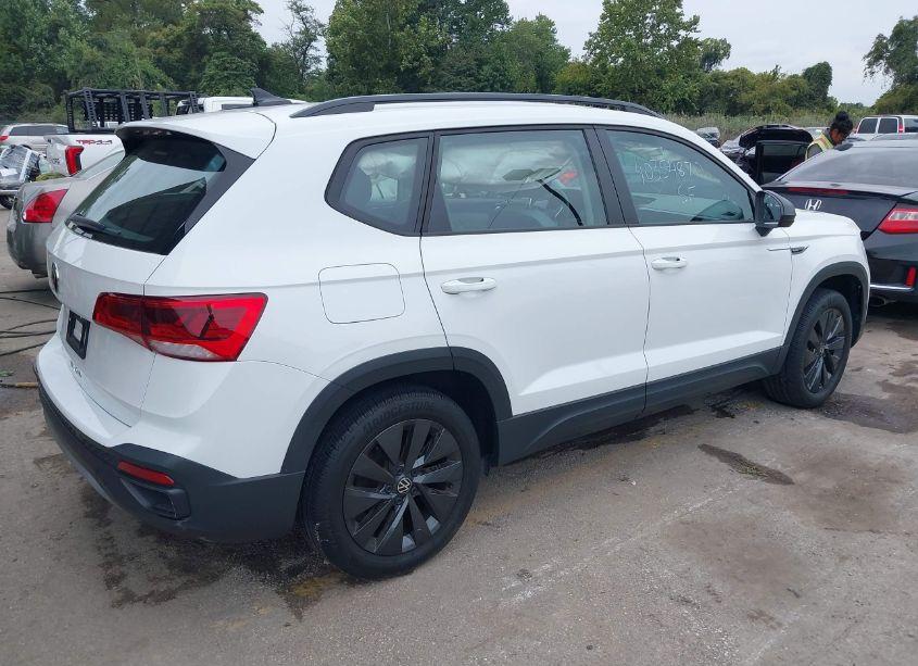 Photo 4 of 2022 Volkswagen Taos 1.5T S (VIN 3VVDX7B26NM022482)