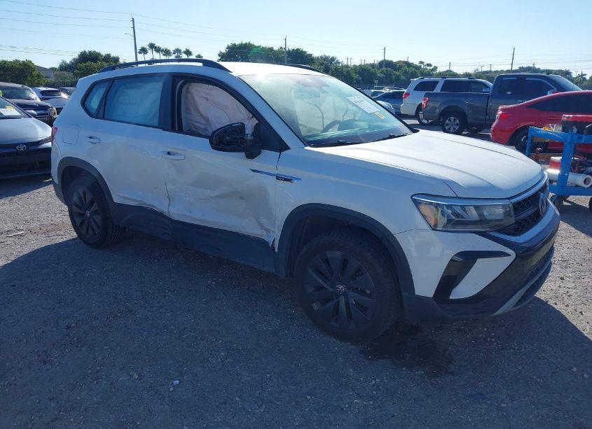 2022 Volkswagen Taos 1.5T S (VIN 3VVDX7B28NM005182) main photo