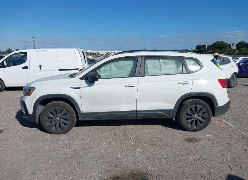 Photo 14 of 2022 Volkswagen Taos 1.5T S (VIN 3VVDX7B28NM005182)