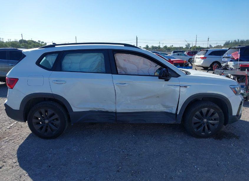 Photo 6 of 2022 Volkswagen Taos 1.5T S (VIN 3VVDX7B28NM005182)