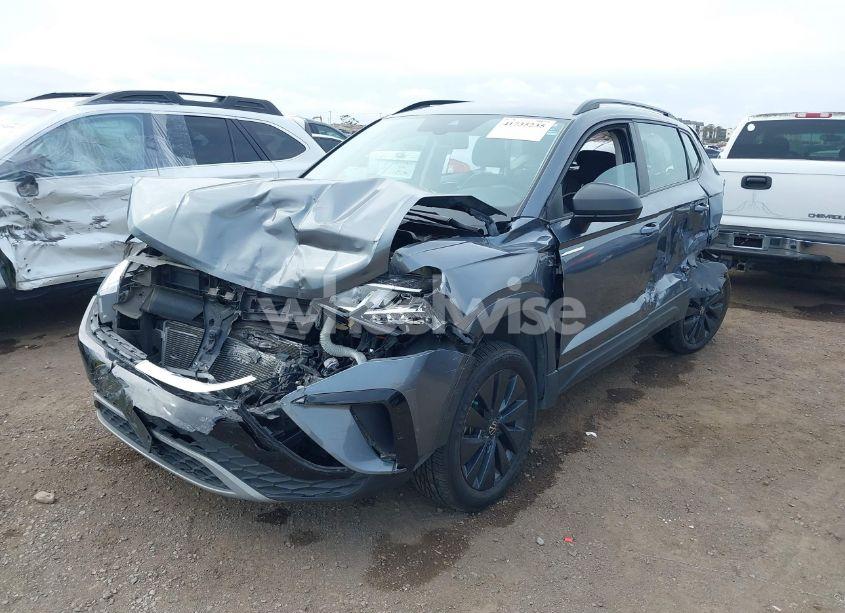 Photo 2 of 2022 Volkswagen Taos 1.5T S (VIN 3VVDX7B2XNM044372)