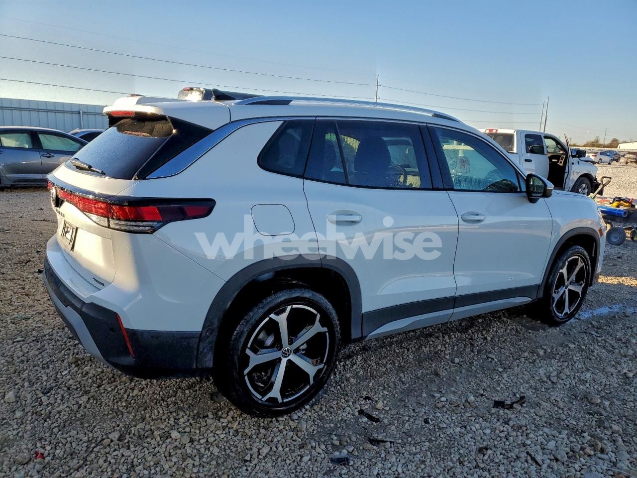 Photo 3 of 2026 VOLKSWAGEN TIGUAN SE (VIN 3VVER7RM1TM003373)