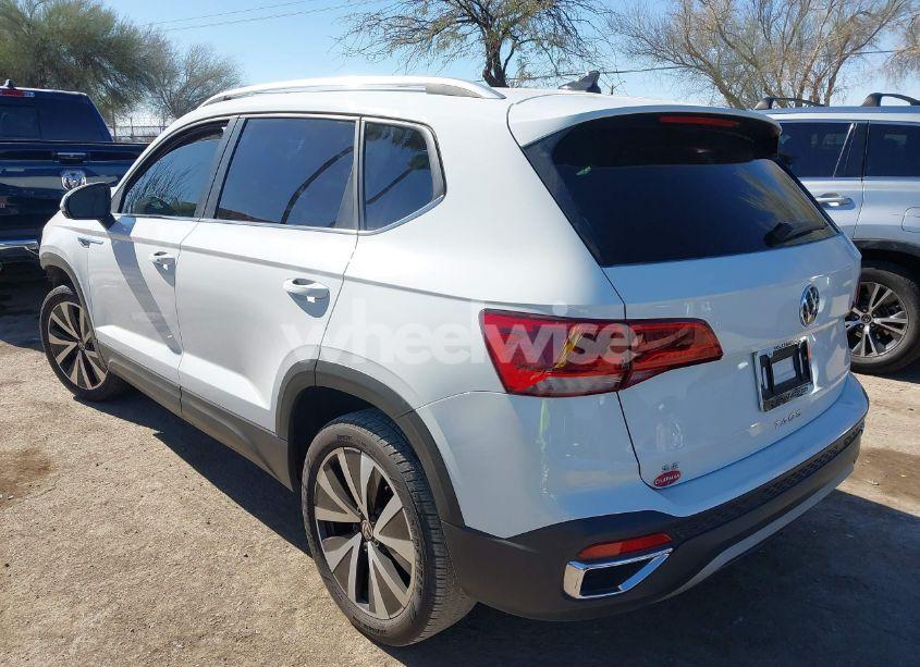 Photo 3 of 2023 Volkswagen Taos 1.5T SE (VIN 3VVEX7B20PM326656)
