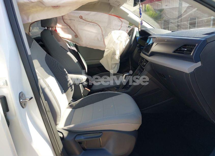 Photo 5 of 2023 Volkswagen Taos 1.5T SE (VIN 3VVEX7B20PM326656)