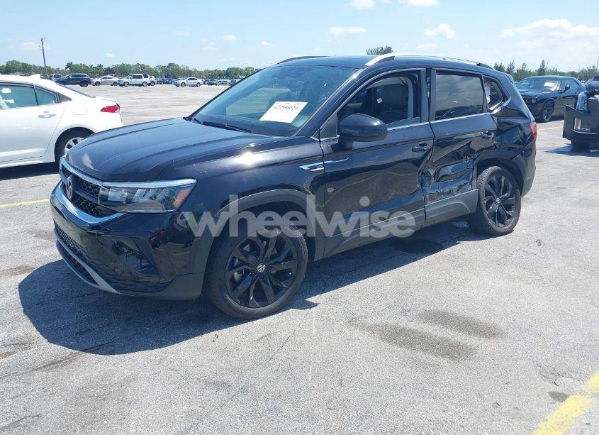 Photo 2 of 2024 Volkswagen Taos 1.5T SE (VIN 3VVEX7B20RM047467)