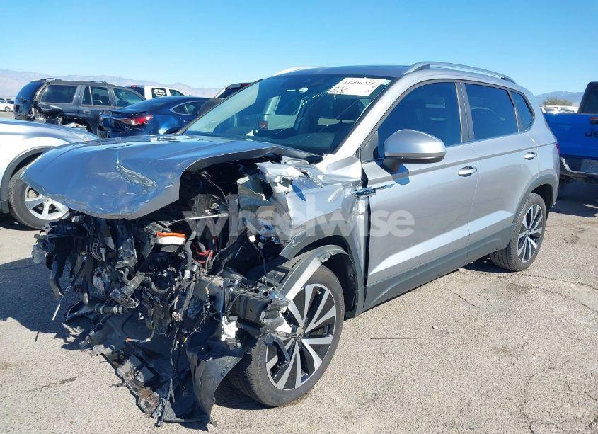 Photo 2 of 2024 Volkswagen Taos 1.5T SE (VIN 3VVEX7B21RM001601)