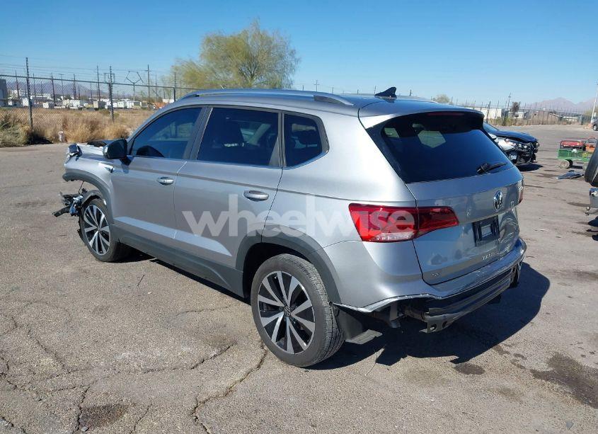 Photo 3 of 2024 Volkswagen Taos 1.5T SE (VIN 3VVEX7B21RM001601)