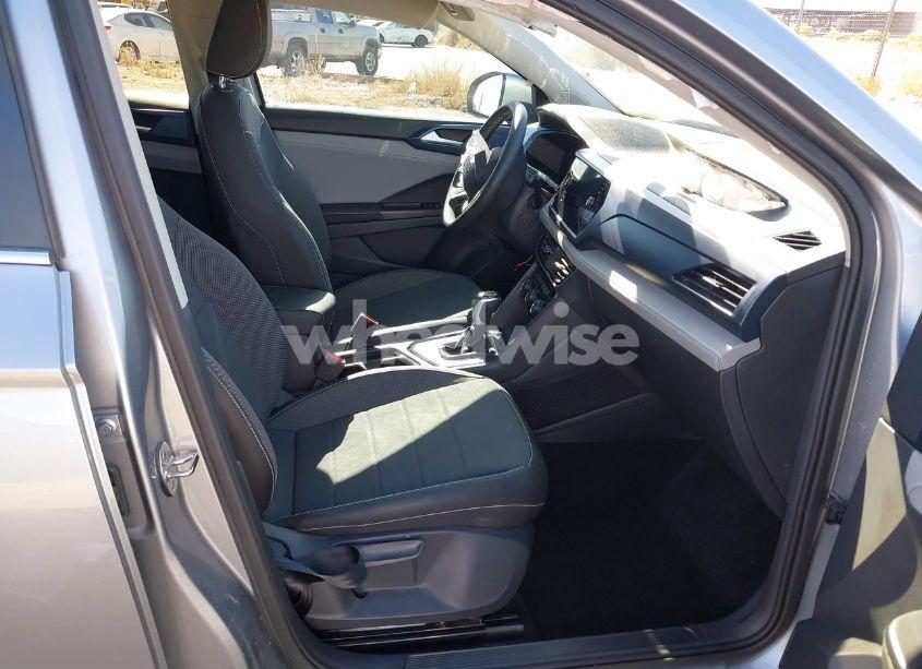 Photo 5 of 2024 Volkswagen Taos 1.5T SE (VIN 3VVEX7B21RM001601)