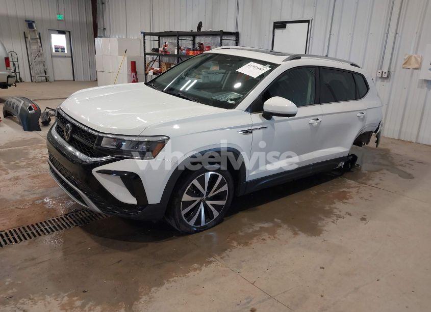 Photo 2 of 2023 Volkswagen Taos 1.5T SE (VIN 3VVEX7B22PM365944)
