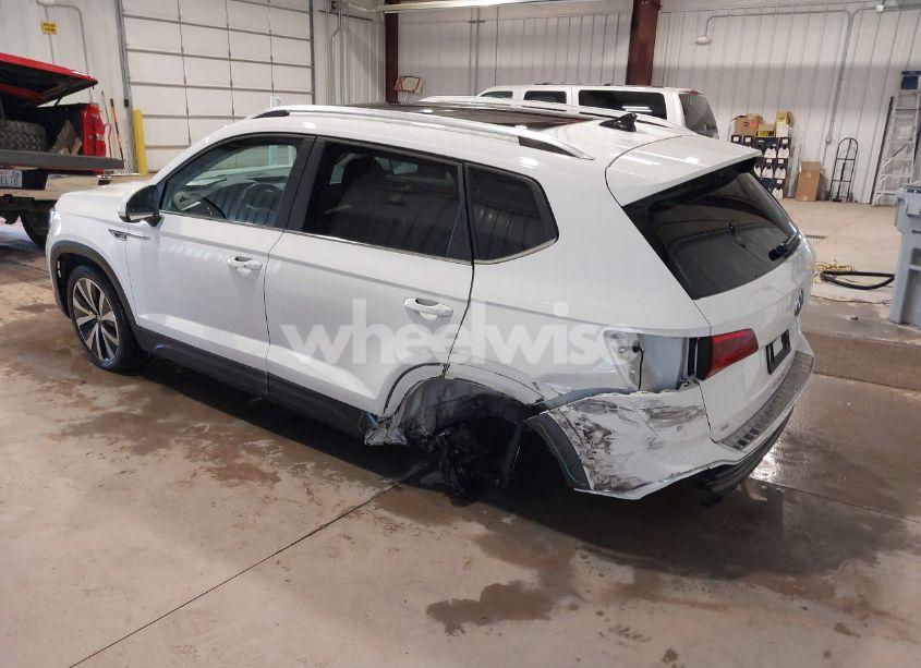 Photo 3 of 2023 Volkswagen Taos 1.5T SE (VIN 3VVEX7B22PM365944)