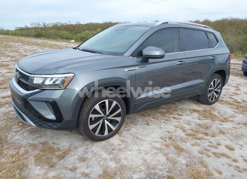 Photo 2 of 2024 Volkswagen Taos 1.5T SE (VIN 3VVEX7B22RM058468)