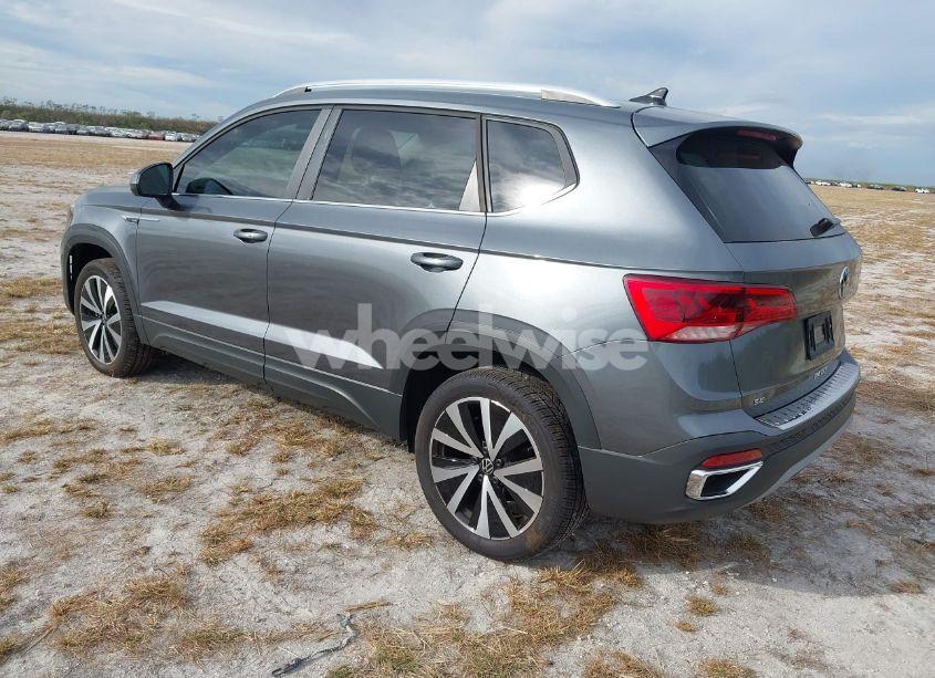 Photo 3 of 2024 Volkswagen Taos 1.5T SE (VIN 3VVEX7B22RM058468)
