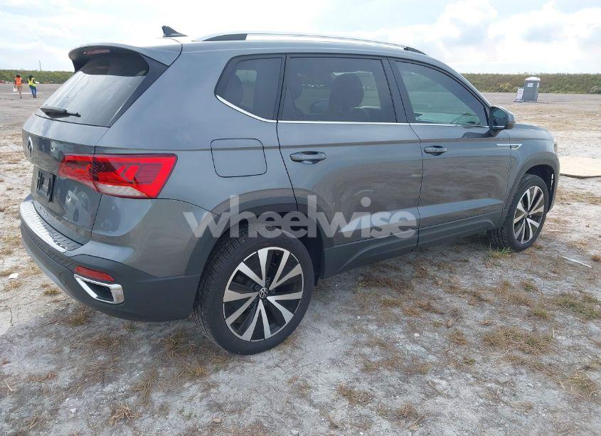 Photo 4 of 2024 Volkswagen Taos 1.5T SE (VIN 3VVEX7B22RM058468)
