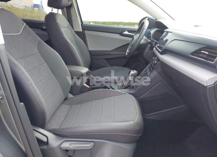 Photo 5 of 2024 Volkswagen Taos 1.5T SE (VIN 3VVEX7B22RM058468)