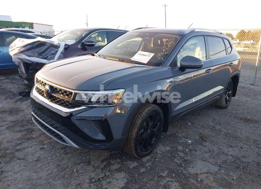 Photo 2 of 2024 Volkswagen Taos 1.5T SE (VIN 3VVEX7B22RM112576)