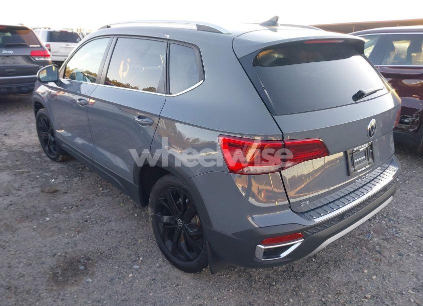 Photo 3 of 2024 Volkswagen Taos 1.5T SE (VIN 3VVEX7B22RM112576)