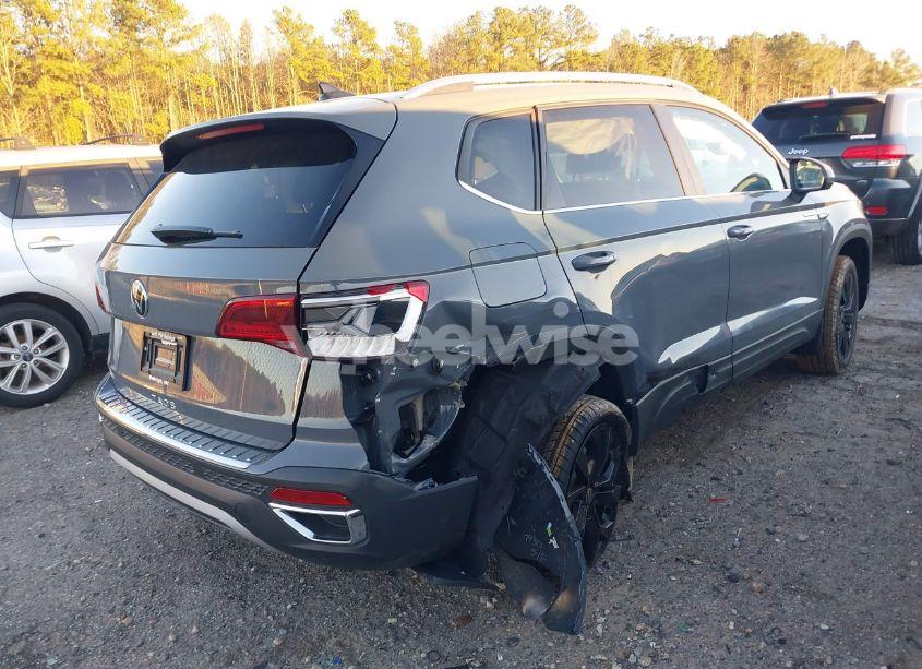 Photo 4 of 2024 Volkswagen Taos 1.5T SE (VIN 3VVEX7B22RM112576)