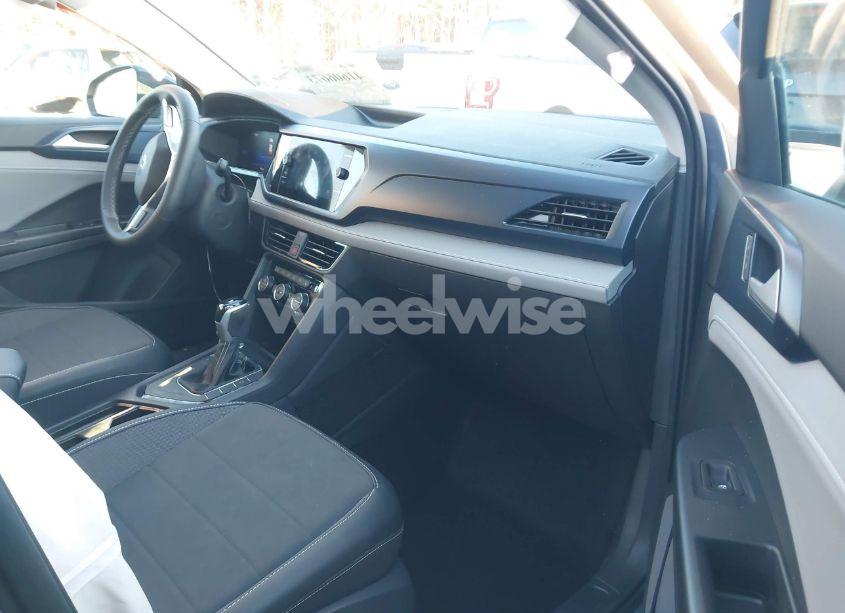 Photo 5 of 2024 Volkswagen Taos 1.5T SE (VIN 3VVEX7B22RM112576)