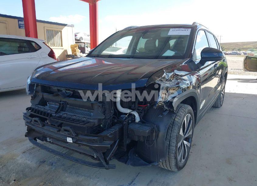 Photo 2 of 2023 Volkswagen Taos 1.5T SE (VIN 3VVEX7B23PM317594)