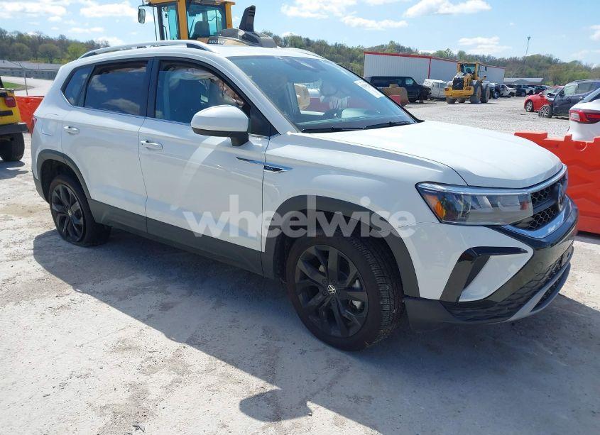 2024 Volkswagen Taos SE (VIN 3VVEX7B23RM122551) main photo