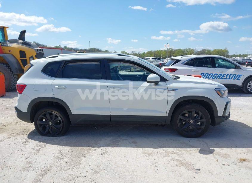 Photo 14 of 2024 Volkswagen Taos SE (VIN 3VVEX7B23RM122551)