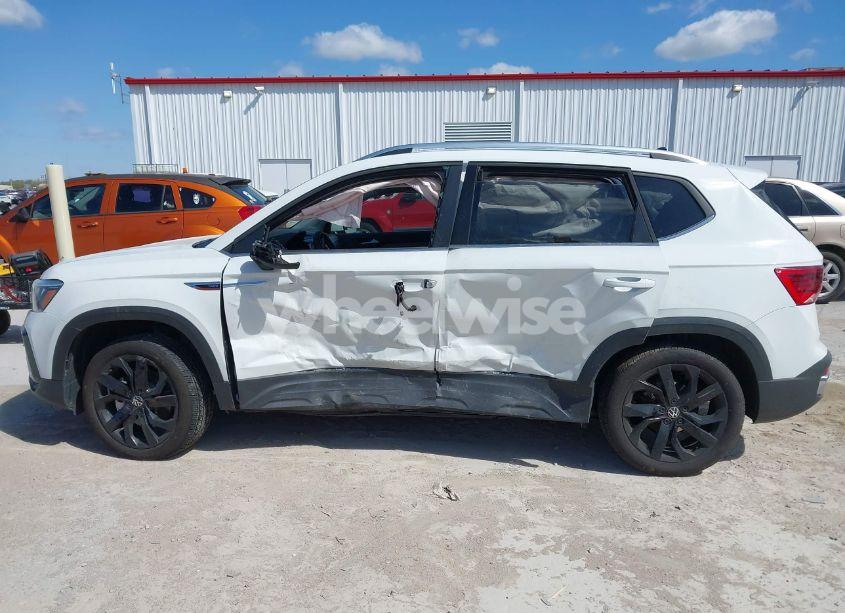 Photo 15 of 2024 Volkswagen Taos SE (VIN 3VVEX7B23RM122551)