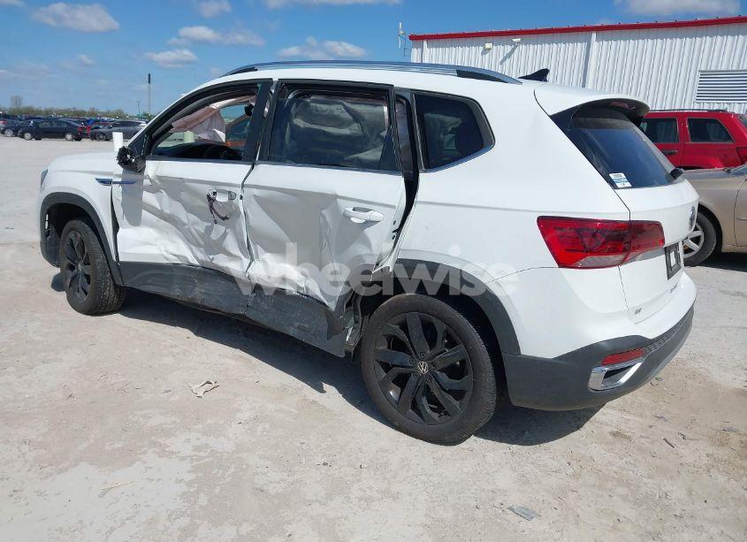 Photo 3 of 2024 Volkswagen Taos SE (VIN 3VVEX7B23RM122551)