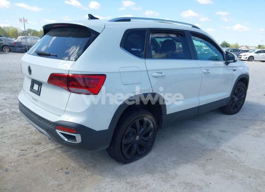 Photo 4 of 2024 Volkswagen Taos SE (VIN 3VVEX7B23RM122551)