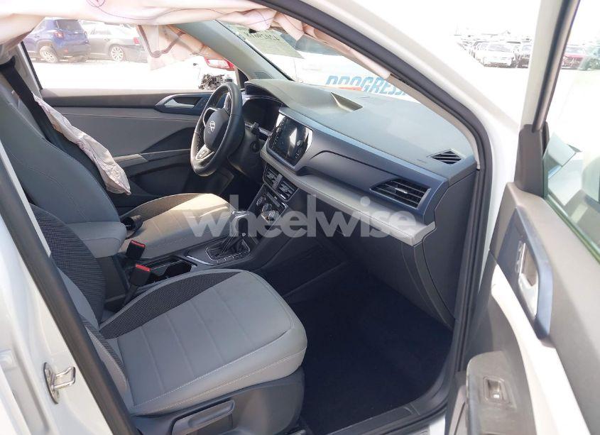 Photo 5 of 2024 Volkswagen Taos SE (VIN 3VVEX7B23RM122551)