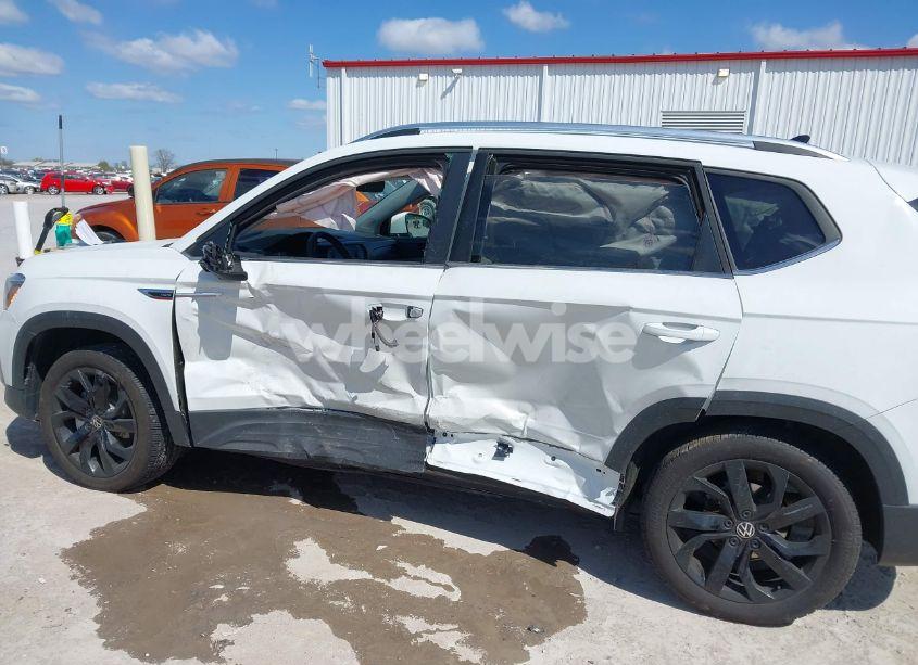 Photo 6 of 2024 Volkswagen Taos SE (VIN 3VVEX7B23RM122551)