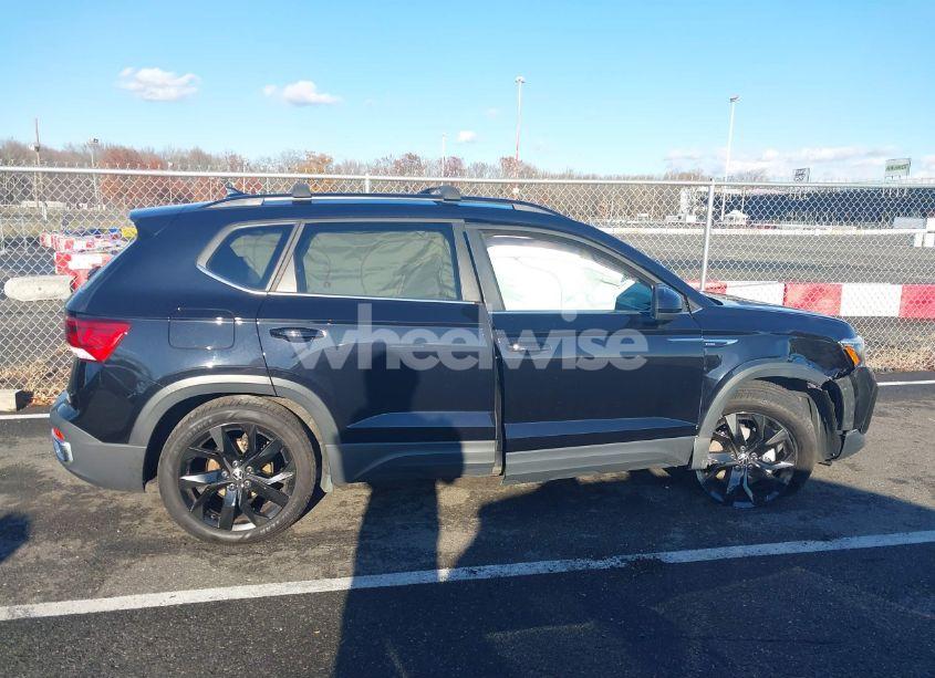 Photo 13 of 2024 Volkswagen Taos 1.5T SE (VIN 3VVEX7B24RM007974)