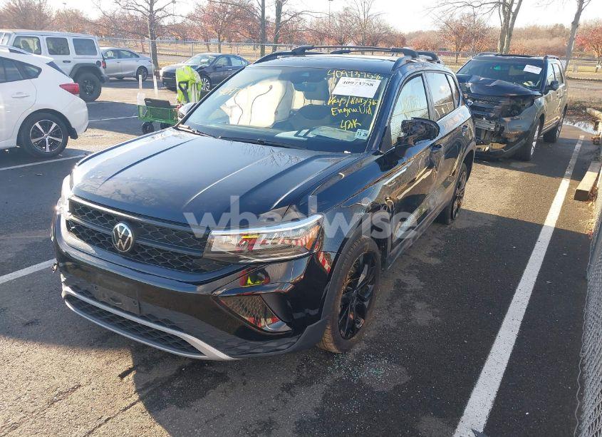 Photo 2 of 2024 Volkswagen Taos 1.5T SE (VIN 3VVEX7B24RM007974)