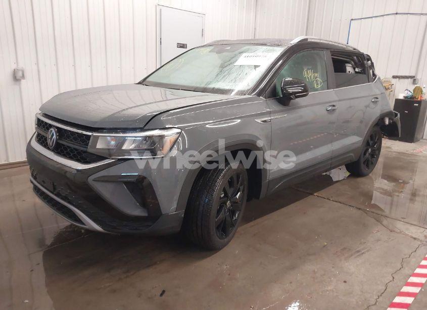 Photo 2 of 2023 Volkswagen Taos 1.5T SE (VIN 3VVEX7B25PM343386)