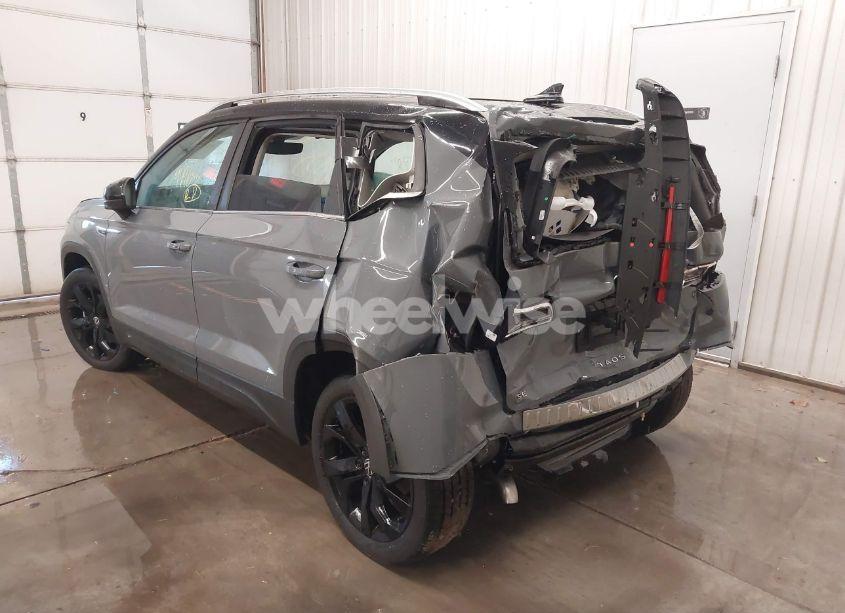 Photo 3 of 2023 Volkswagen Taos 1.5T SE (VIN 3VVEX7B25PM343386)