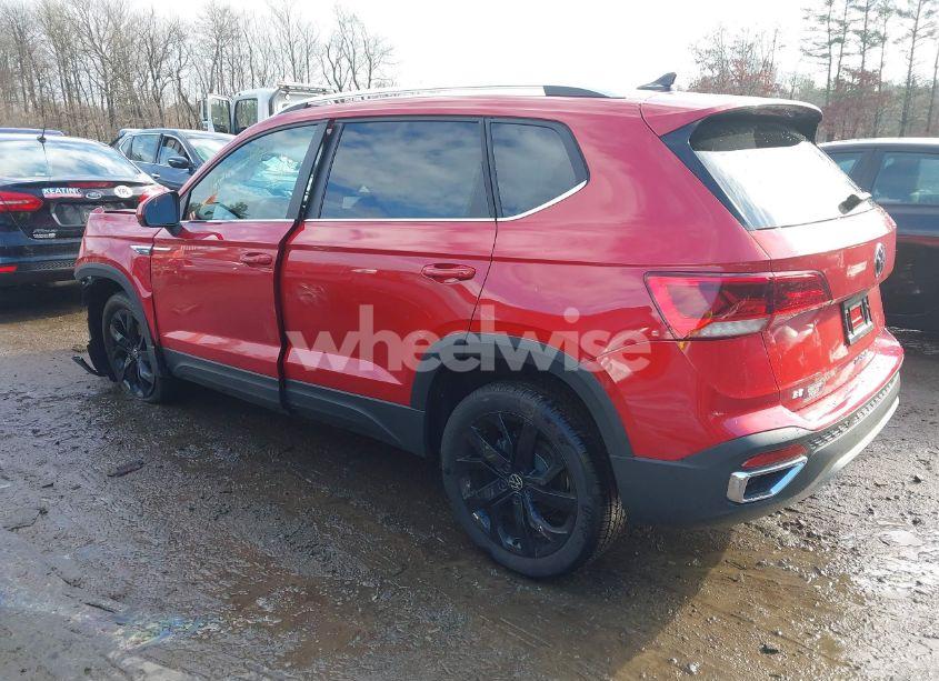 Photo 3 of 2024 Volkswagen Taos 1.5T SE (VIN 3VVEX7B25RM010219)