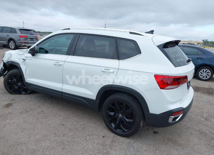 Photo 3 of 2023 Volkswagen Taos 1.5T SE (VIN 3VVEX7B27PM300636)