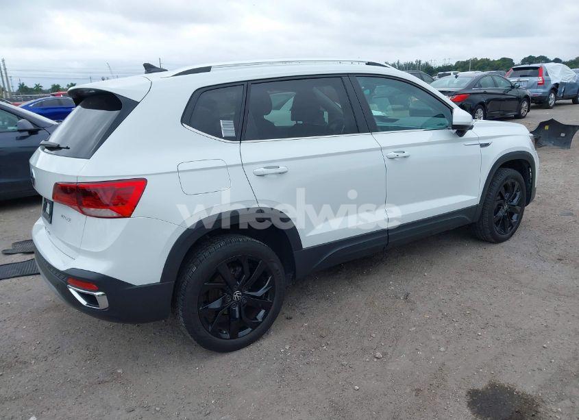 Photo 4 of 2023 Volkswagen Taos 1.5T SE (VIN 3VVEX7B27PM300636)